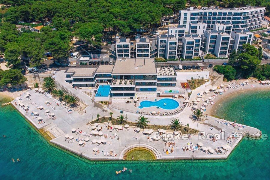 I nærheten av Makarska, nybygd hotellsted