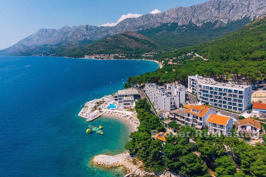 I nærheten av Makarska, nybygd hotellsted