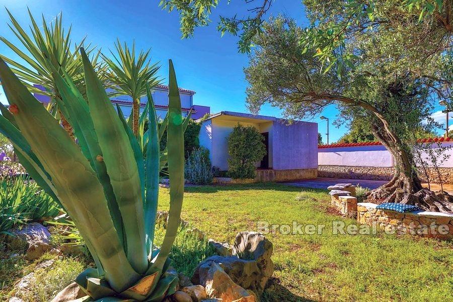 U blizini Rogoznice, mala skladna kuća za odmor