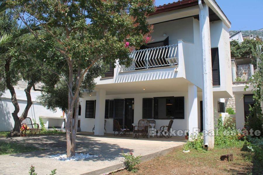 Riwiera Makarska, ładny dom wolnostojący w pierwszym rzędzie do morza