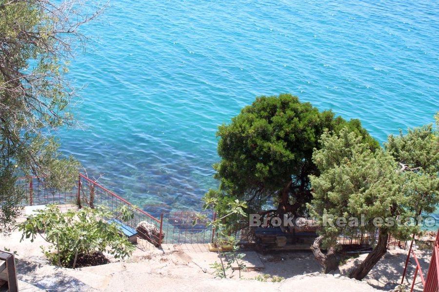 Riwiera Makarska, ładny dom wolnostojący w pierwszym rzędzie do morza