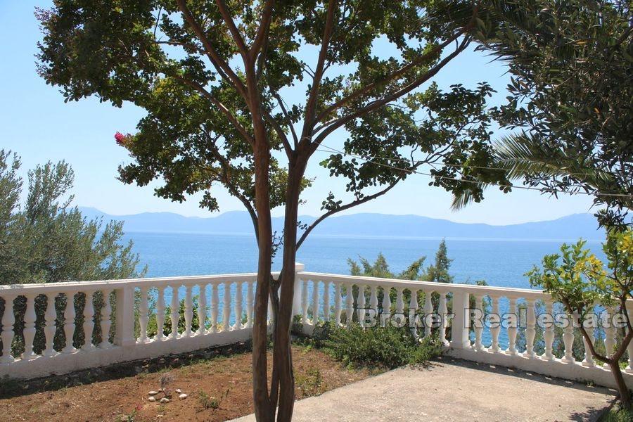 Riwiera Makarska, ładny dom wolnostojący w pierwszym rzędzie do morza