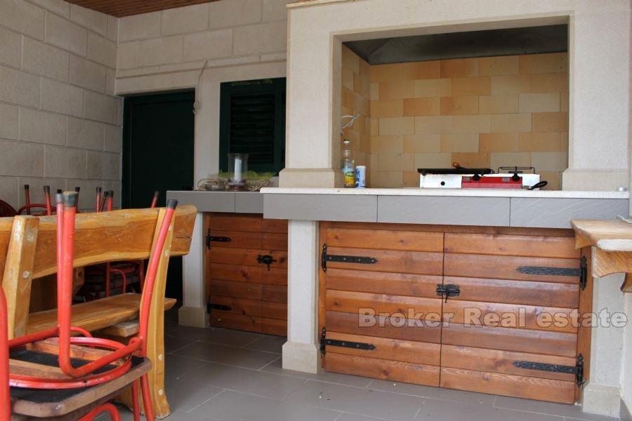 ön Ciovo, hus vid havet