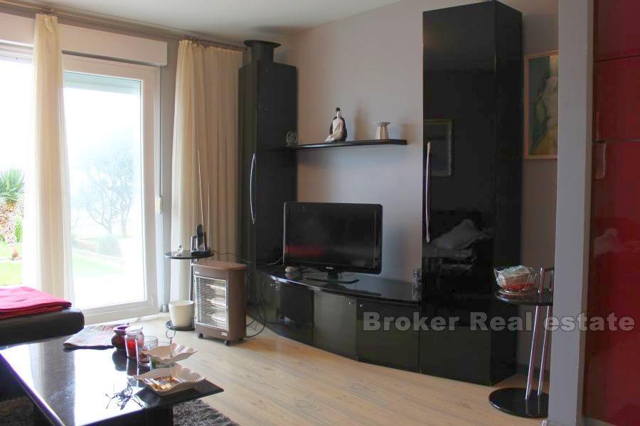 ön Ciovo, hus vid havet