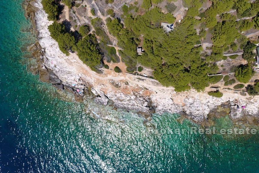 Île de Murter, maison Robinson au premier rang de la mer