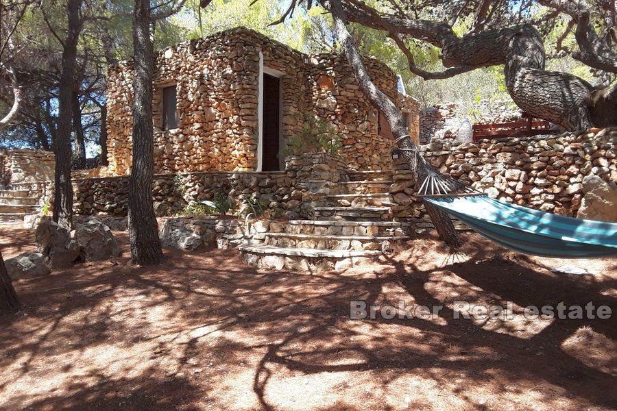 Ostrov Murter, Robinsonov dom v prvom rade k moru