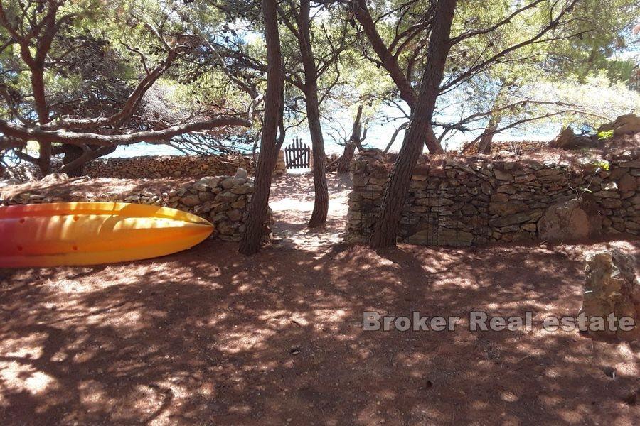 Ostrov Murter, Robinsonov dom v prvom rade k moru