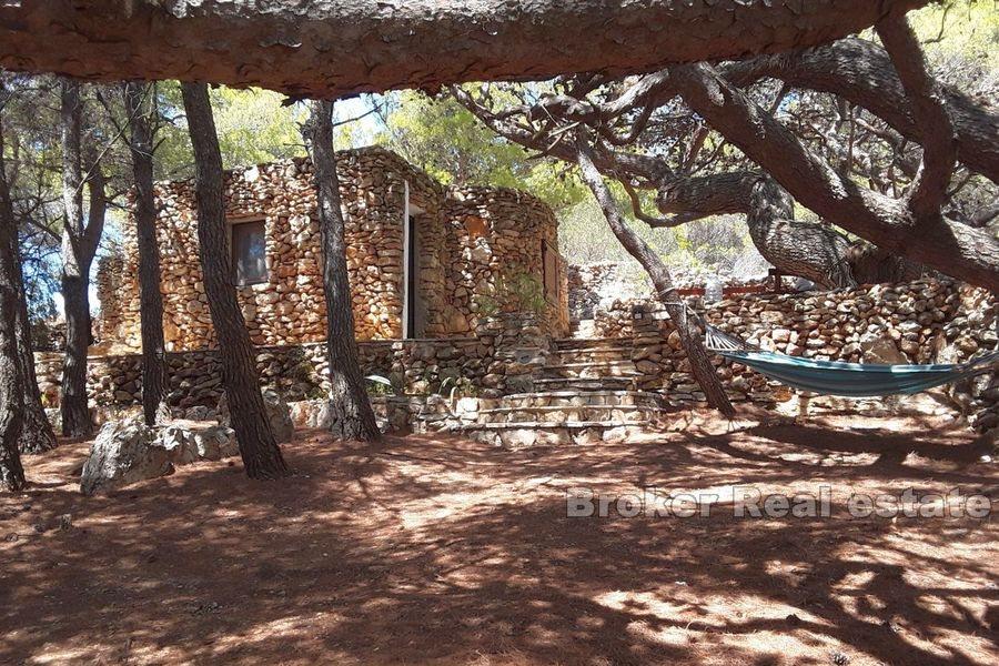 Ostrov Murter, Robinsonov dom v prvom rade k moru