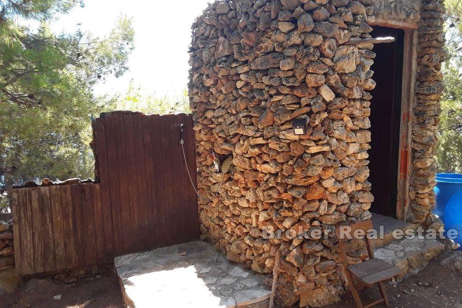 Ostrov Murter, Robinsonov dom v prvom rade k moru