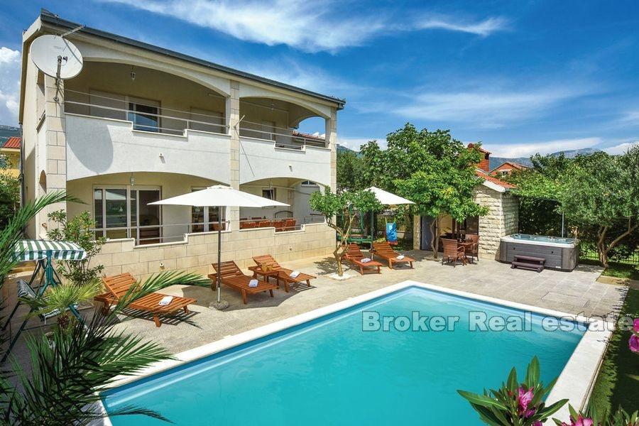 Kastela, vila s bazénem