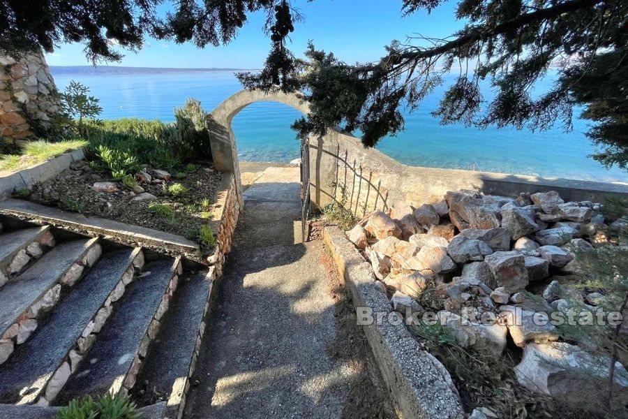 W pobliżu Zadaru, śródziemnomorski dom w pierwszym rzędzie do morza