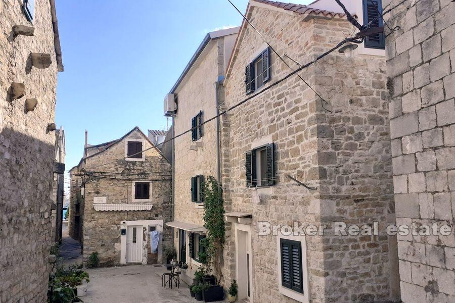 Kastela, renoviertes autochthones Steinhaus