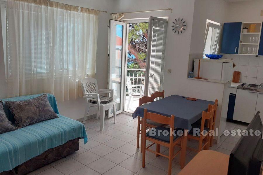 Près de Rogoznica, maison avec plusieurs appartements