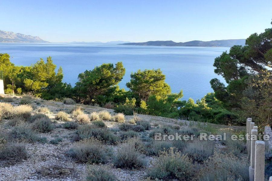 Near Omis, building land first row to the sea