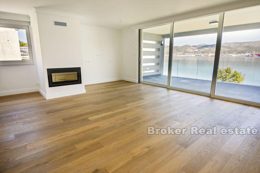 Wyspa Ciovo, nowoczesna willa w pierwszym rzędzie do morza