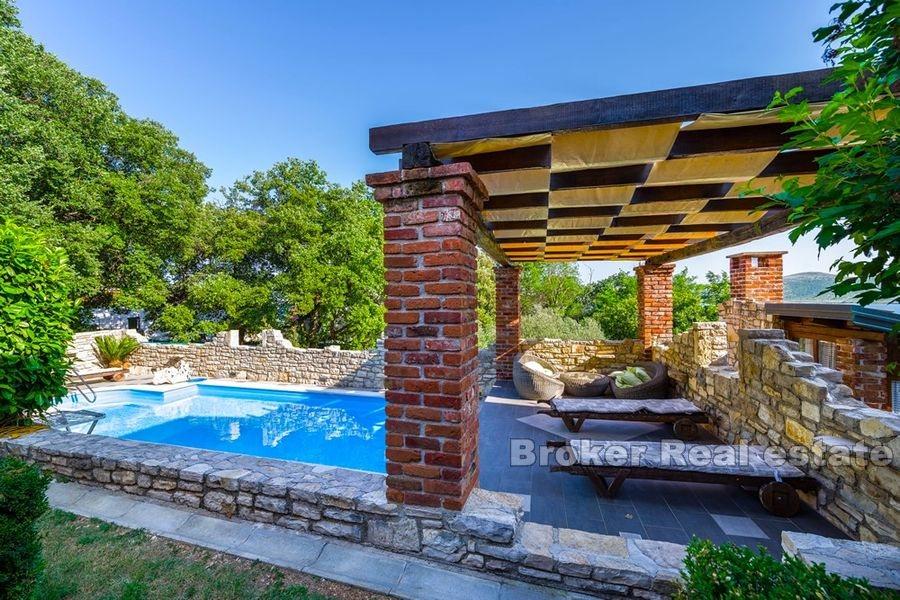 I nærheten av Zadar, villa med basseng og ekstra steinhus