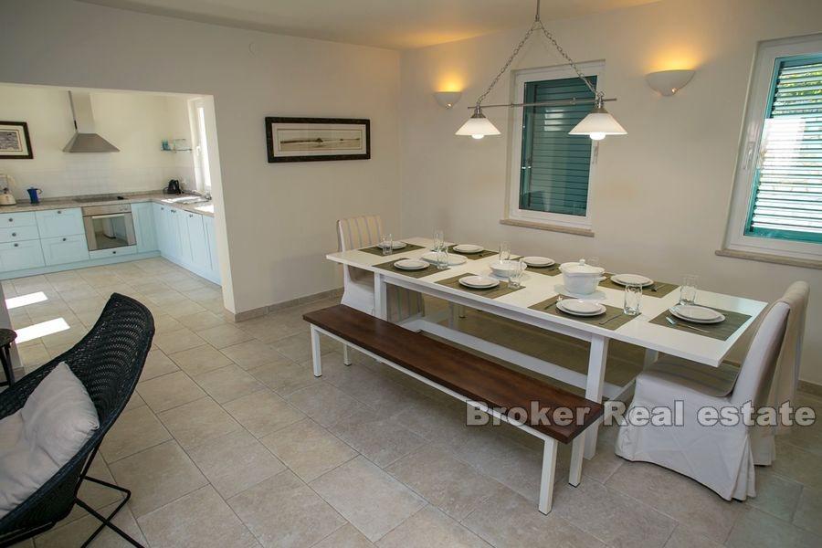 Île de Pag, villa de conception moderne, première rangée de la mer