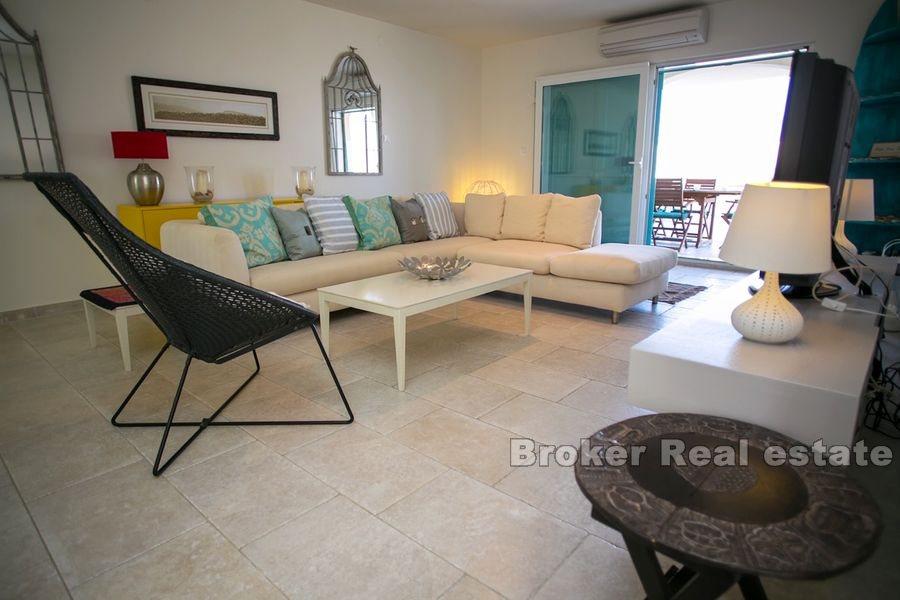 Île de Pag, villa de conception moderne, première rangée de la mer