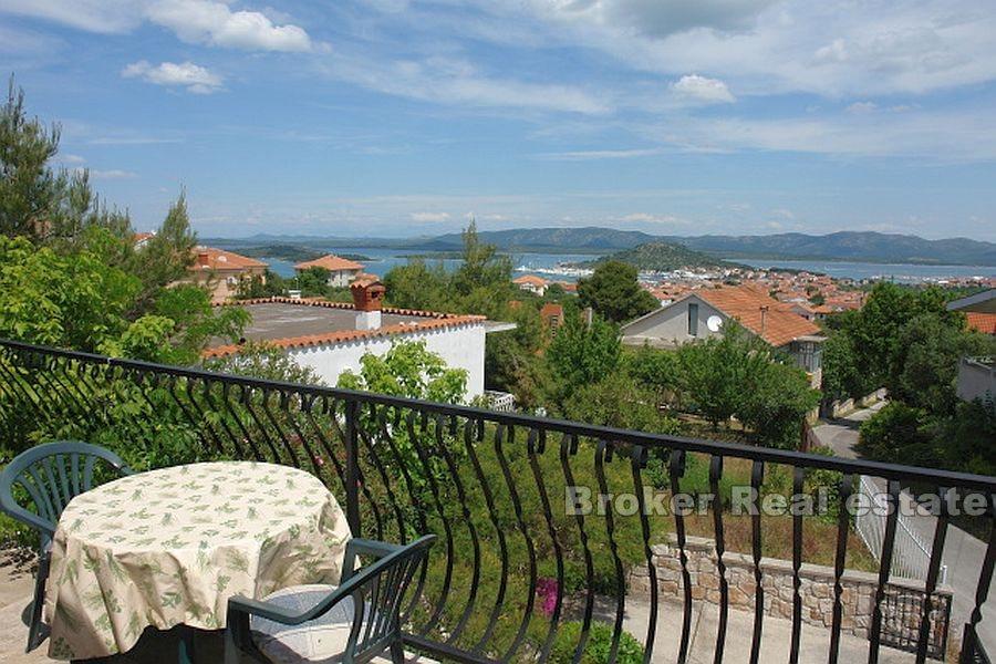 Otok Murter, obiteljska kuća s pogledom na more