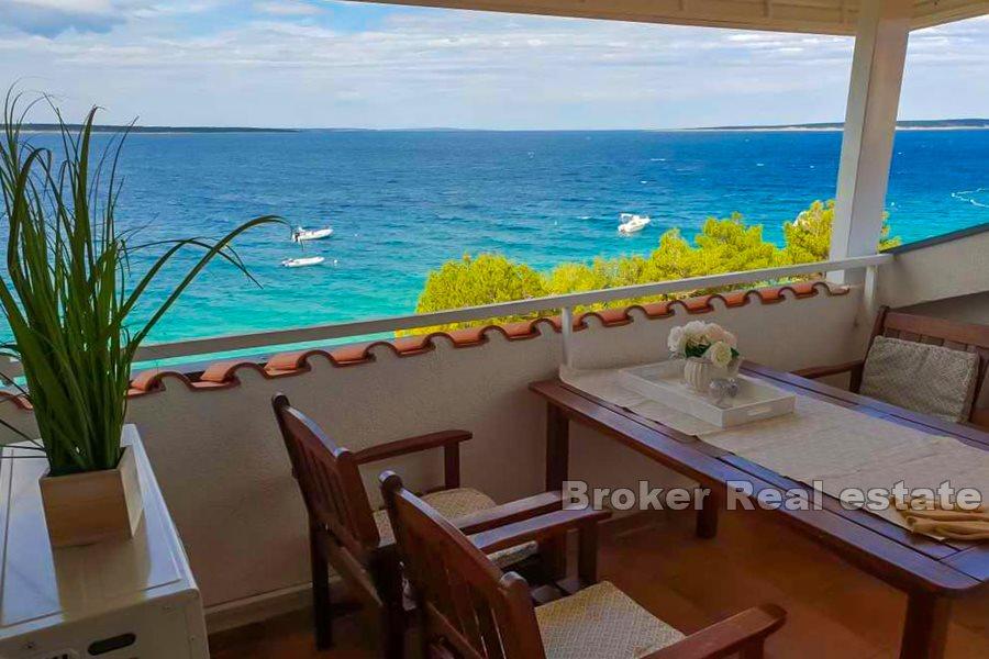 Otok Pag - Apartmanska kuća, prvi red do mora