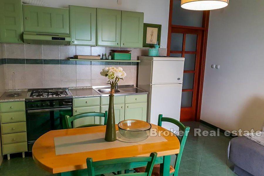 Otok Pag - Apartmanska kuća, prvi red do mora