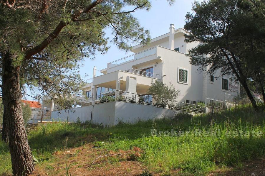 Рогозница, современная вилла с бассейном