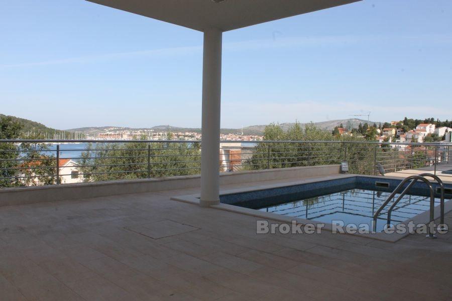 Rogoznica, moderne villa med basseng