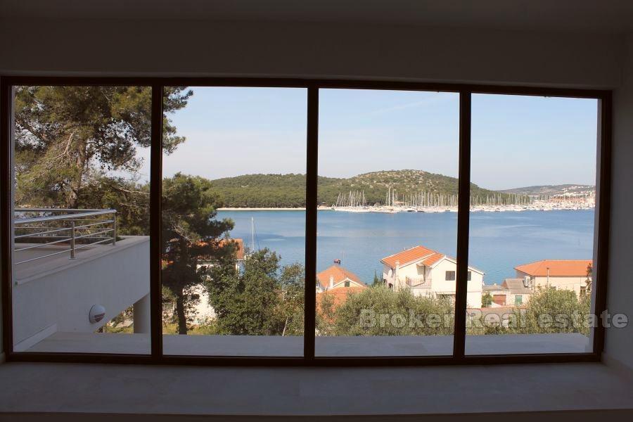 Рогозница, современная вилла с бассейном