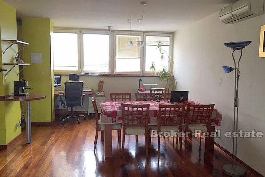 Spalato, Pujanke, comodi tre camere da letto appartamento di 99m2