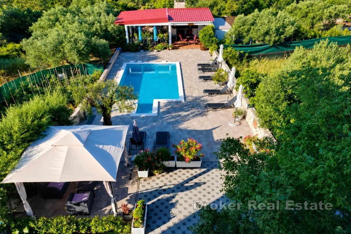Rogoznica, willa z apartamentami w pierwszym rzędzie do morza i plaży
