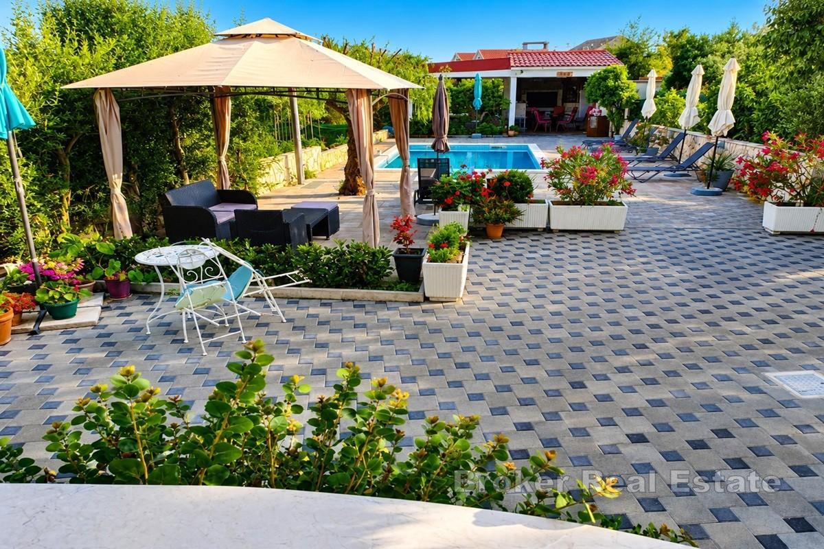 Rogoznica, willa z apartamentami w pierwszym rzędzie do morza i plaży