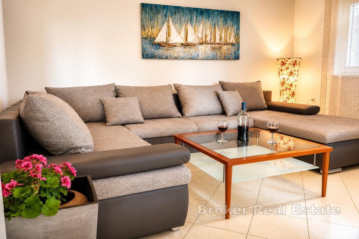 Rogoznica, willa z apartamentami w pierwszym rzędzie do morza i plaży
