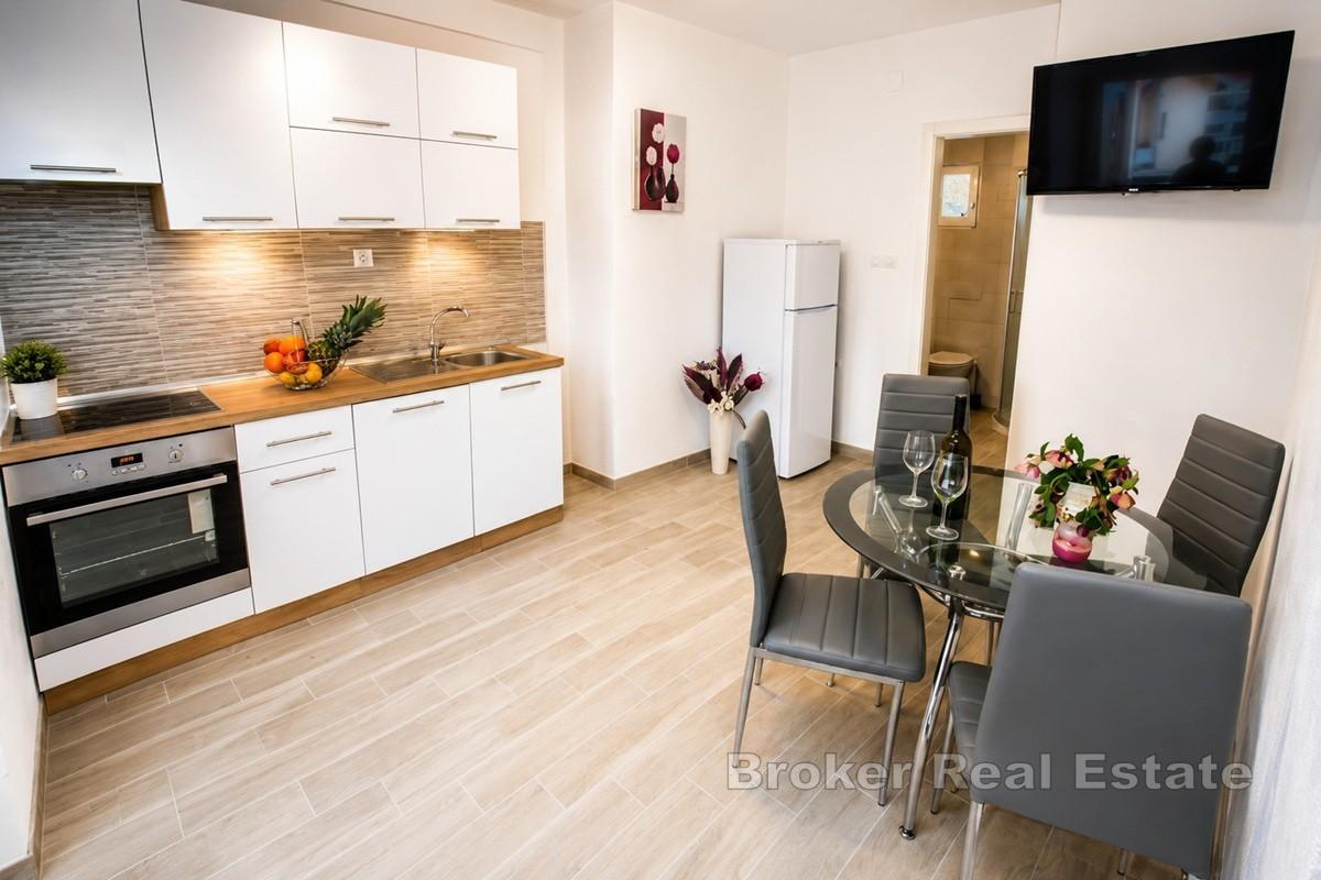 Rogoznica, willa z apartamentami w pierwszym rzędzie do morza i plaży