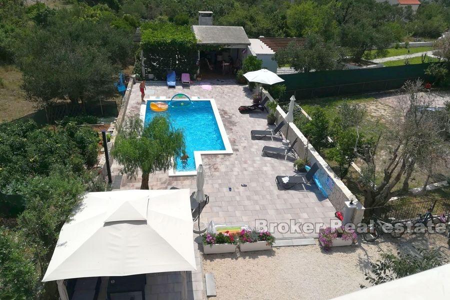 Rogoznica, willa z apartamentami w pierwszym rzędzie do morza i plaży