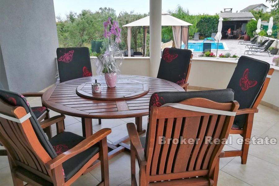 Rogoznica, willa z apartamentami w pierwszym rzędzie do morza i plaży