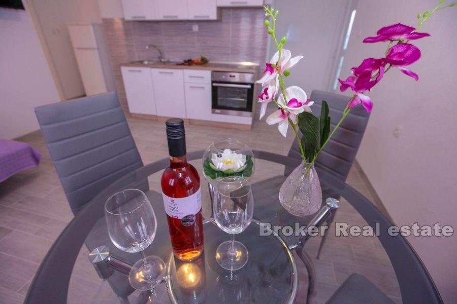 Rogoznica, willa z apartamentami w pierwszym rzędzie do morza i plaży