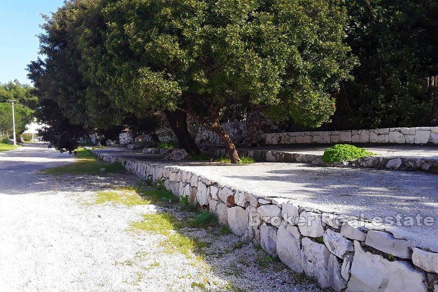 In der Nähe von Trogir, Haus erste Reihe zum Meer in attraktiver Lage