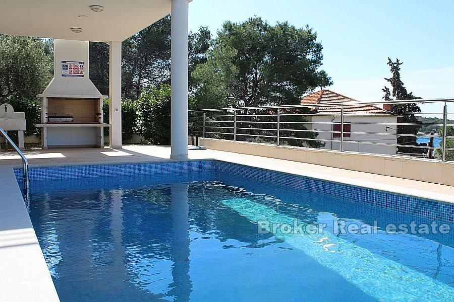 Rogoznica, modern villa med pool