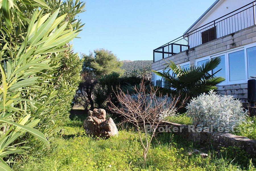 Примоштен - Дом в первом ряду от моря