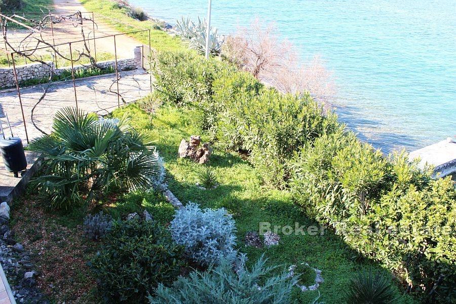 Примоштен - Дом в первом ряду от моря