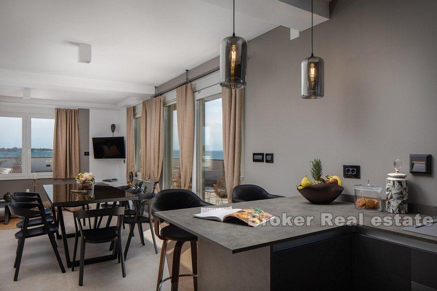 W pobliżu Zadaru - Nowoczesna willa w pierwszym rzędzie do morza