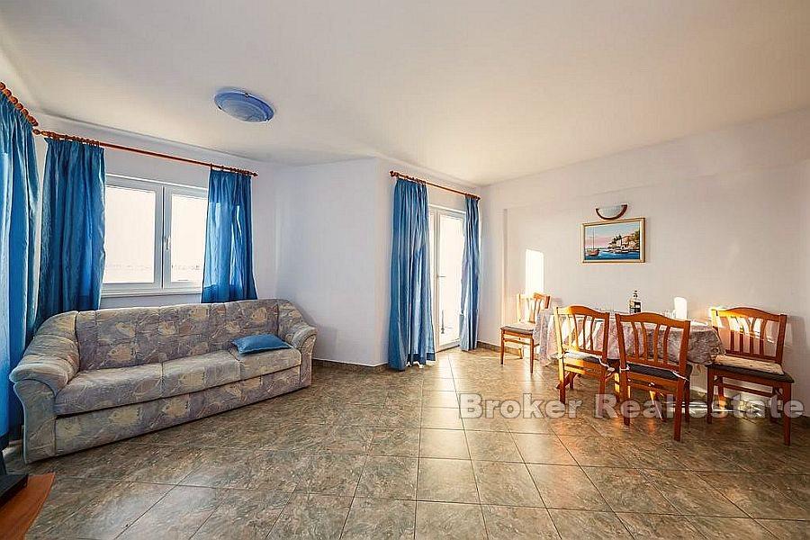 Rogoznica - Apartmánový dom v blízkosti mora