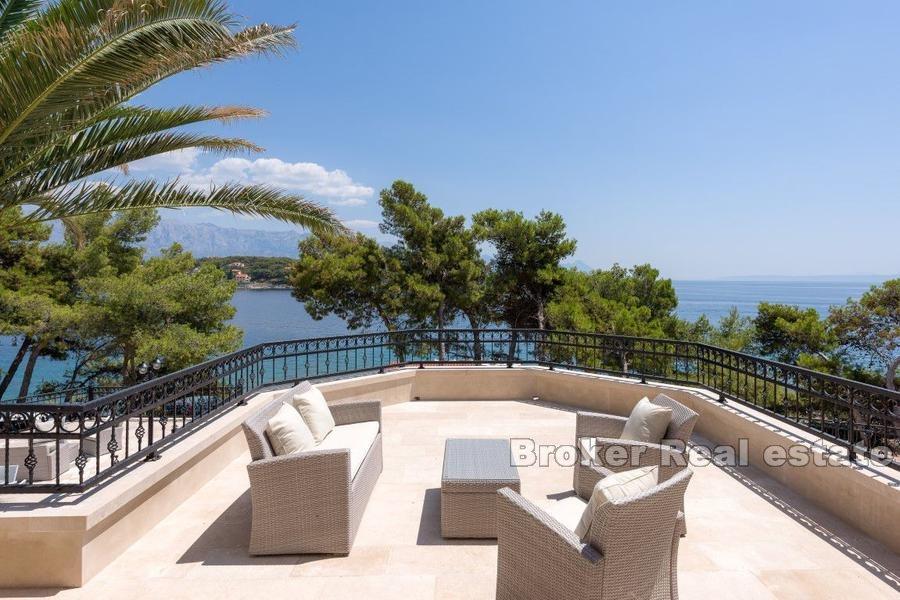 Île de Brac - Villa en pierre avec piscine, première rangée à la mer