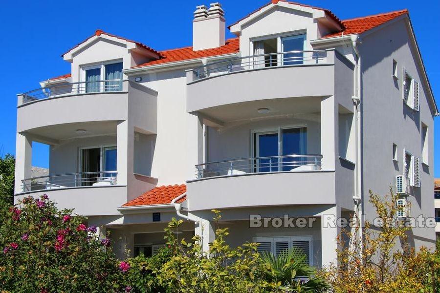 Rogoznica, dům u moře