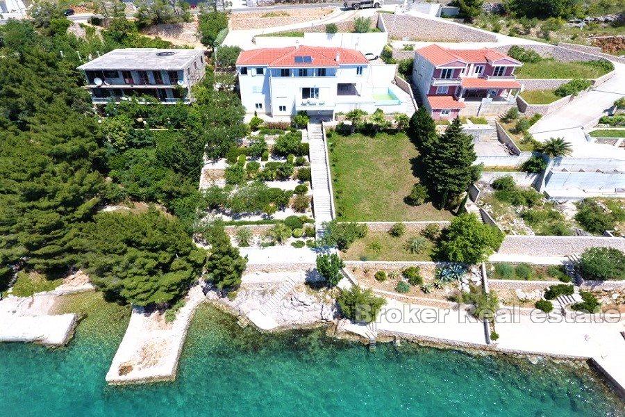 Недалеко от Задара - Вилла в первом ряду от моря