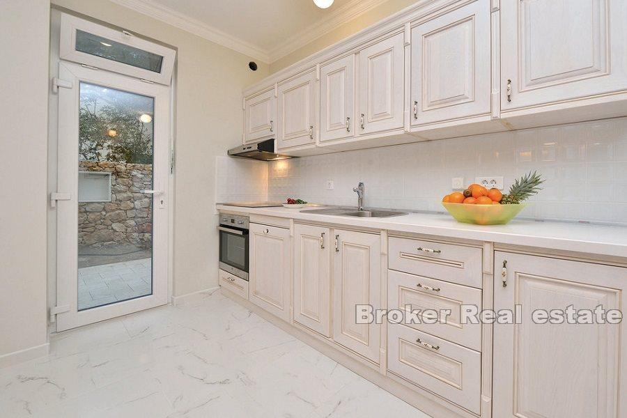 Wyspa Pag - Nowo wybudowana willa, pierwszy rząd do morza