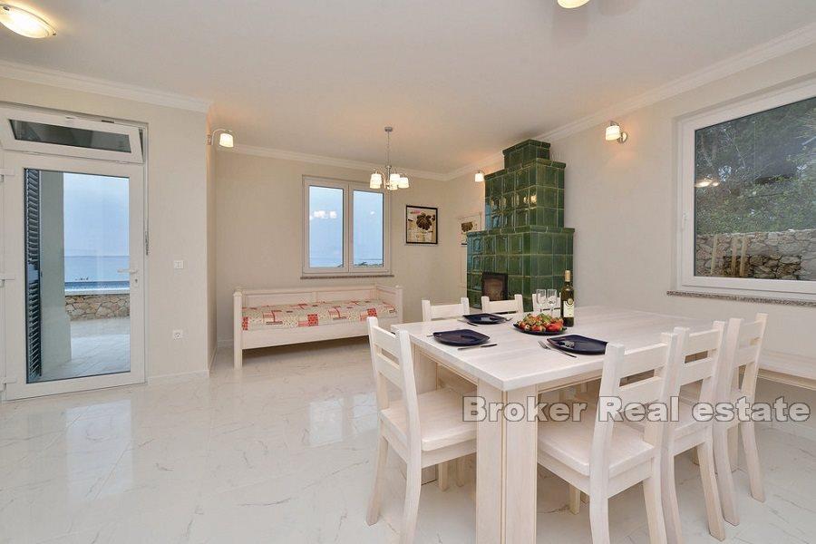 Wyspa Pag - Nowo wybudowana willa, pierwszy rząd do morza