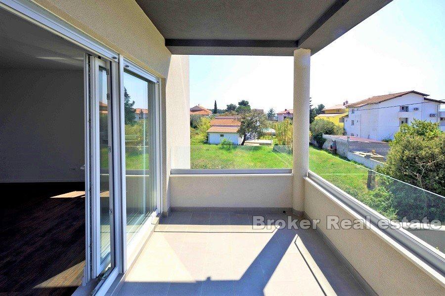 Blisko Zadaru - Nowo wybudowany apartamentowiec z widokiem na morze