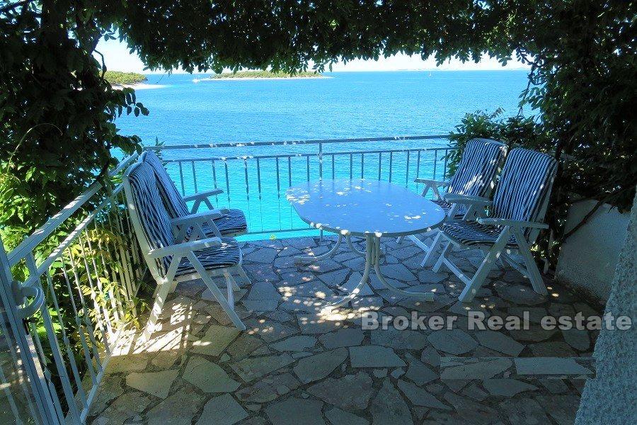 Primosten - Hus i første rad til sjøen