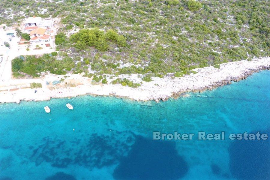 Près de Rogoznica - Joli terrain à bâtir au premier rang de la mer